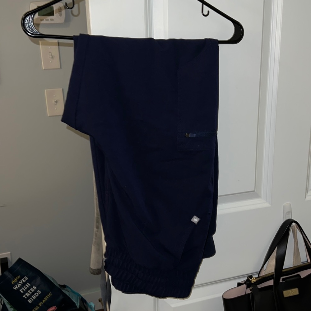 FIGS Zamora High-Waisted Jogger Scrub Pants (Navy)